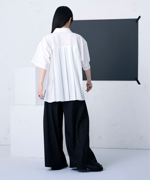 Ellno Loset（エルノロゼット）の「バックプリーツ刺繍シャツ（シャツ/ブラウス・メンズ・オフホワイト/ブラック・LARGE/SMALL/MEDIUM）」の10枚目の写真