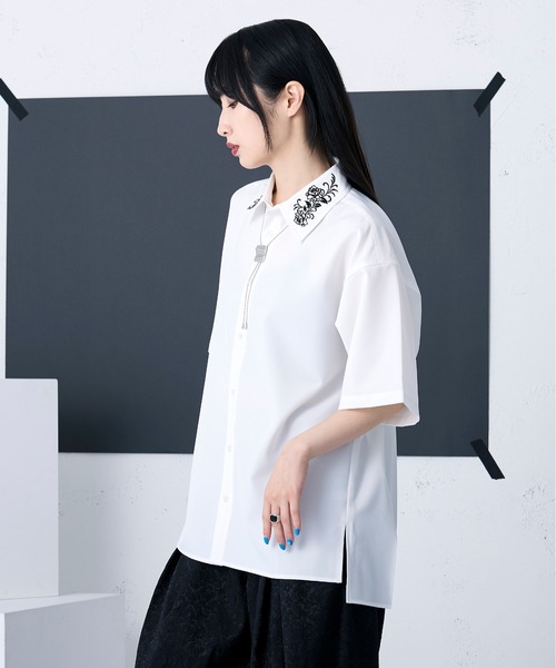 Ellno Loset（エルノロゼット）の「バックプリーツ刺繍シャツ（シャツ/ブラウス・メンズ・オフホワイト/ブラック・LARGE/SMALL/MEDIUM）」の4枚目の写真