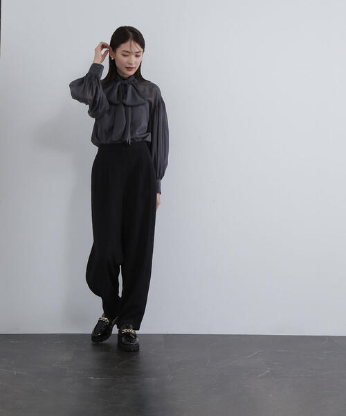 NATURAL BEAUTY BASIC(ナチュラルビューティーベーシック)の「◇リラクシーバレルパンツ(その他パンツ・レディース・グレー系その他/ブラック・MEDIUM/SMALL)」の6枚目の写真