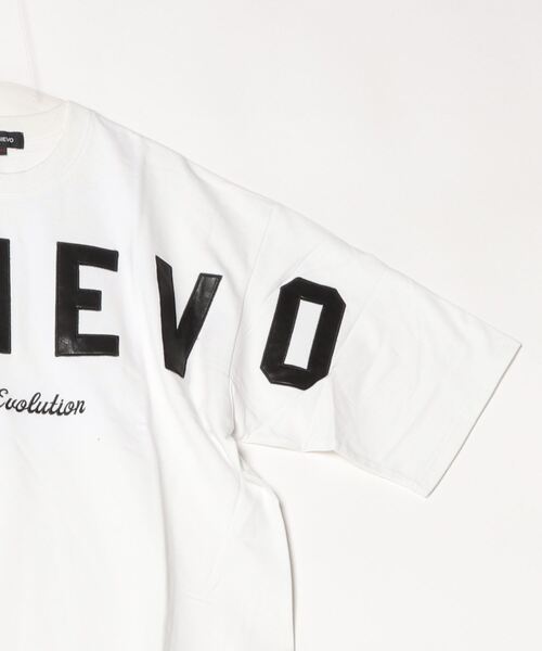 REGIEVO（レジエボ）の「【REGIEVO】  レザーアップリケロゴ ビッグシルエット Tee（Tシャツ/カットソー・メンズ・ブラック/オフホワイト・LARGE/X-LARGE/MEDIUM）」の5枚目の写真
