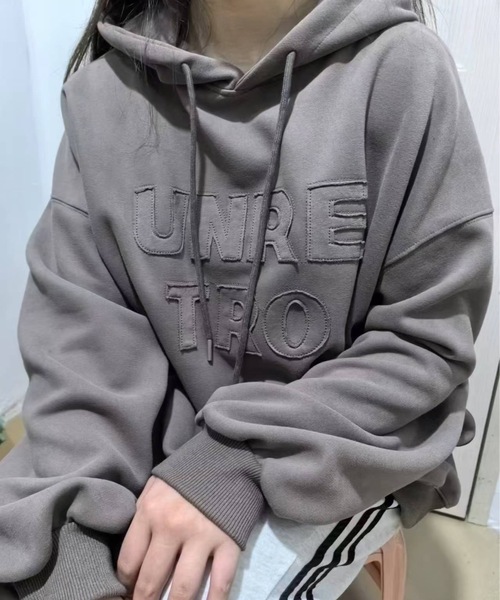 CREARE -LINO-(クレアーレリノ)の「<ユニセックス>スエードタッチ 立体ロゴプリントパーカー/フーディ(パーカー・メンズ・ブラック/チャコール/ベージュ/パープル・FREE)」の12枚目の写真