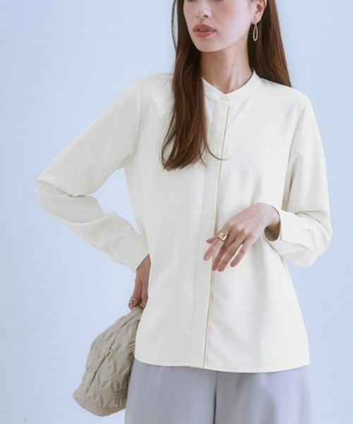 7days Life Styling(セブンデイズライフスタイリング)の「【UVカット/速乾】ストレッチパウダーサテン配色ブラウス(シャツ/ブラウス・レディース・オフホワイト/グレイッシュベージュ/サックスブルー・S/M/L/LL/3L/4L)」の2枚目の写真