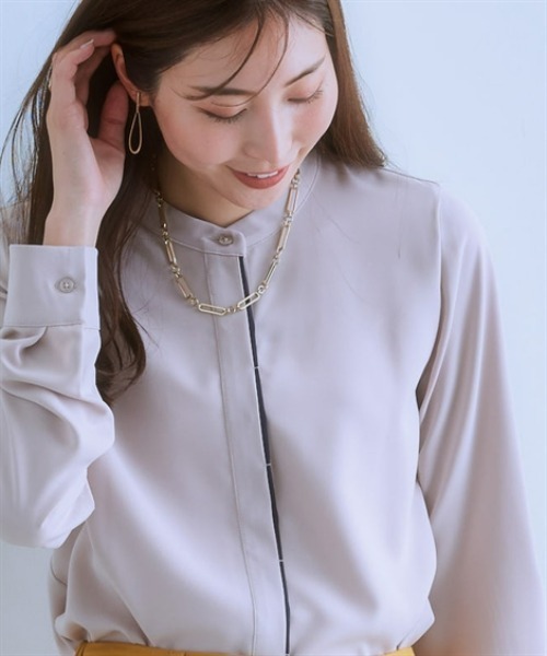 7days Life Styling(セブンデイズライフスタイリング)の「【UVカット/速乾】ストレッチパウダーサテン配色ブラウス(シャツ/ブラウス・レディース・オフホワイト/グレイッシュベージュ/サックスブルー・S/M/L/LL/3L/4L)」の4枚目の写真