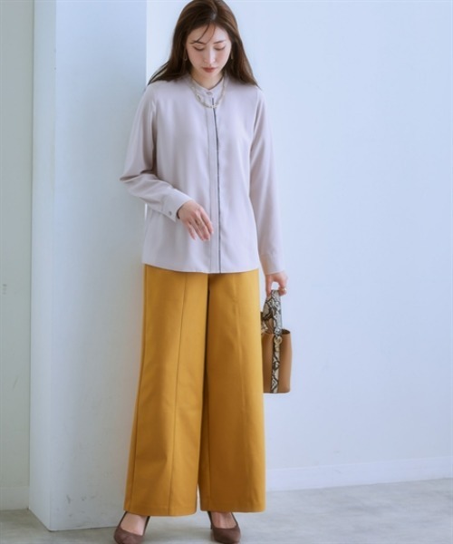 7days Life Styling(セブンデイズライフスタイリング)の「【UVカット/速乾】ストレッチパウダーサテン配色ブラウス(シャツ/ブラウス・レディース・オフホワイト/グレイッシュベージュ/サックスブルー・S/M/L/LL/3L/4L)」の5枚目の写真