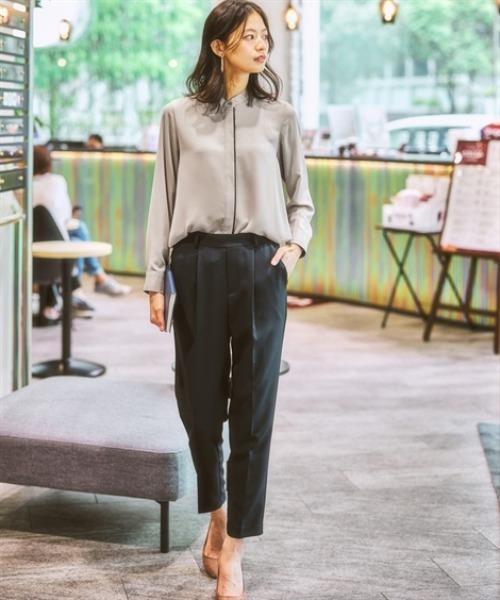 7days Life Styling(セブンデイズライフスタイリング)の「【UVカット/速乾】ストレッチパウダーサテン配色ブラウス(シャツ/ブラウス・レディース・オフホワイト/グレイッシュベージュ/サックスブルー・S/M/L/LL/3L/4L)」の8枚目の写真