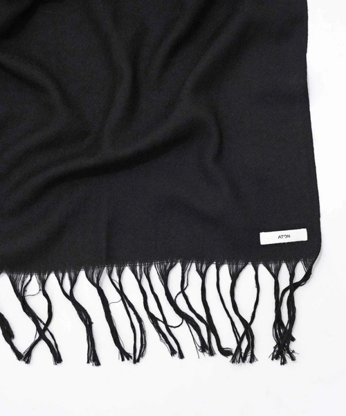 ATON（エイトン）の「【ATON】FINE AIR WOOL OVERSIZED STOLE（ストール/ショール・メンズ・ブラック・FREE）」の4枚目の写真