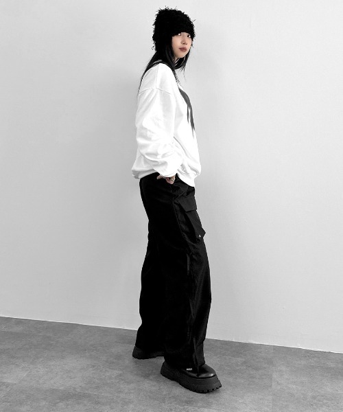 LVEU.(ラブユ.)の「【LVEU.】ストリートアートプリント長袖トップス / トップス スウェット 長袖 オーバー プリント スプレー ブラック ホワイト(スウェット・レディース・ホワイト/ブラック・FREE)」の5枚目の写真