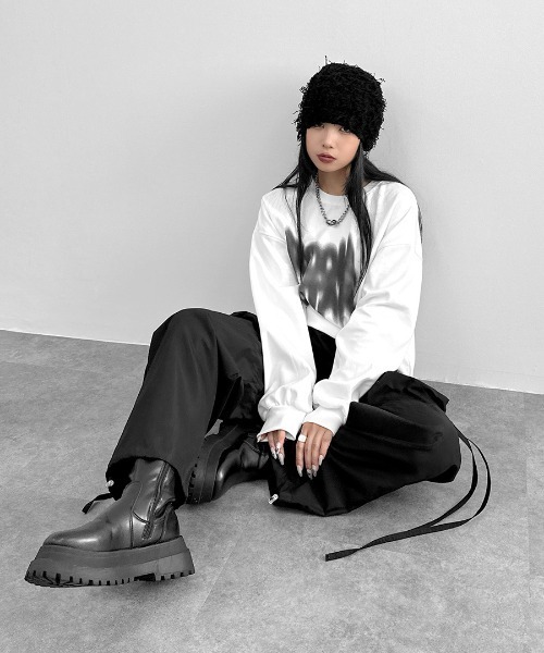 LVEU.(ラブユ.)の「【LVEU.】ストリートアートプリント長袖トップス / トップス スウェット 長袖 オーバー プリント スプレー ブラック ホワイト(スウェット・レディース・ホワイト/ブラック・FREE)」の6枚目の写真