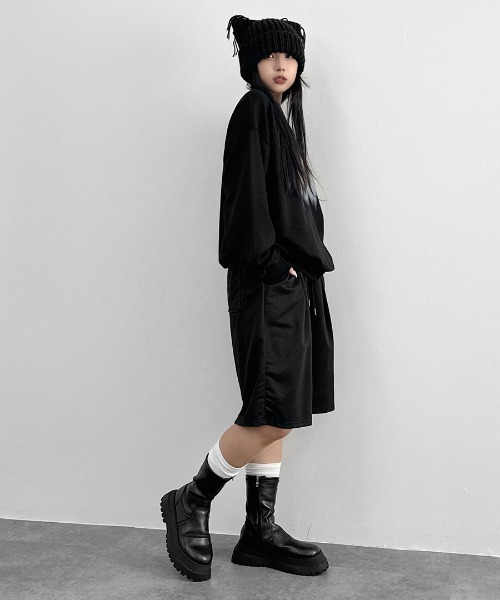 LVEU.(ラブユ.)の「【LVEU.】ストリートアートプリント長袖トップス / トップス スウェット 長袖 オーバー プリント スプレー ブラック ホワイト(スウェット・レディース・ホワイト/ブラック・FREE)」の13枚目の写真
