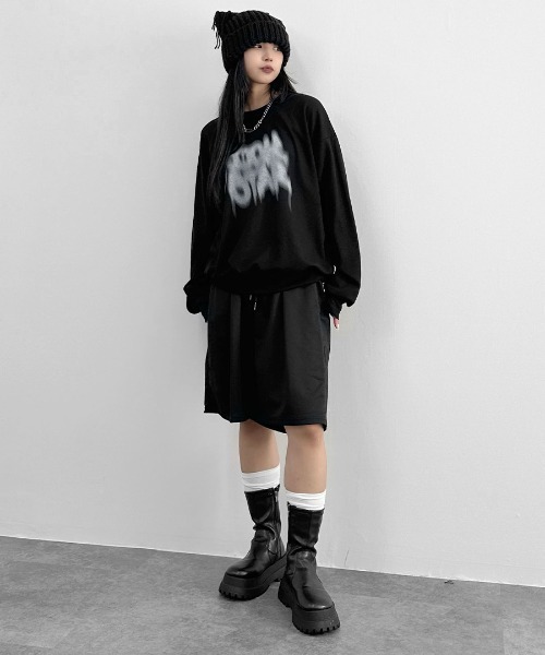LVEU.(ラブユ.)の「【LVEU.】ストリートアートプリント長袖トップス / トップス スウェット 長袖 オーバー プリント スプレー ブラック ホワイト(スウェット・レディース・ホワイト/ブラック・FREE)」の20枚目の写真