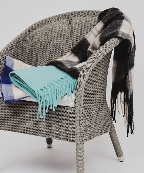 tk.TAKEO KIKUCHI（ティーケータケオキクチ）の「◆ブークレボリュームマフラー（マフラー・メンズ・ブラック系1/ダークグリーン系/ダークグリーン系5/グリーン系/ブラック系/ブルー系2/ダークブラウン系8/オフホワイト/ブラック/グレー系4・00）」の17枚目の写真