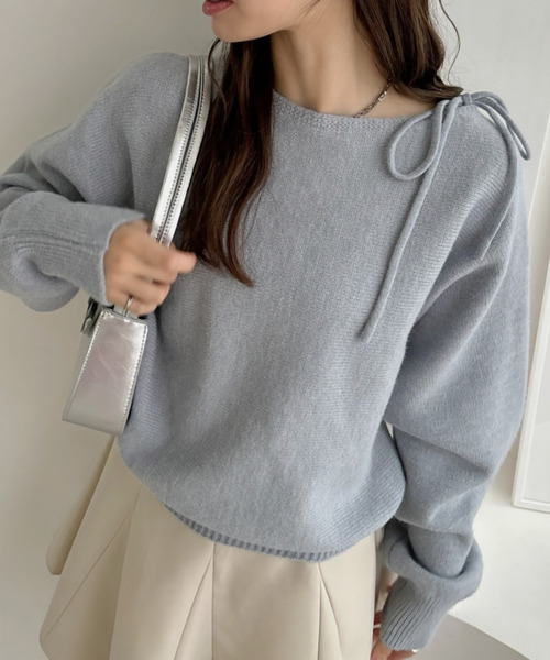 Ada.(エイダ)の「リボン チョーカー付き ゆるボートネック オーバーサイズ ニット(ニット/セーター・レディース・ホワイト/ブルー/ダークグレー・FREE)」の8枚目の写真