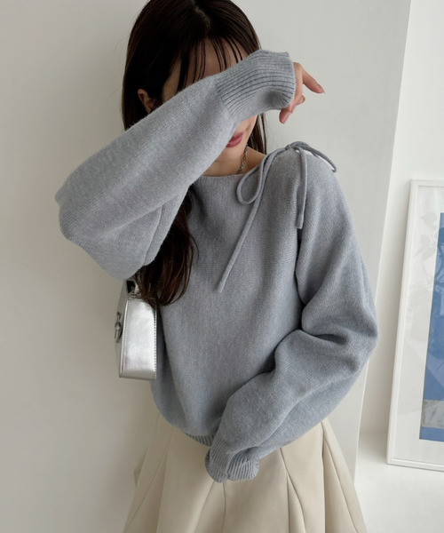 Ada.(エイダ)の「リボン チョーカー付き ゆるボートネック オーバーサイズ ニット(ニット/セーター・レディース・ホワイト/ブルー/ダークグレー・FREE)」の6枚目の写真