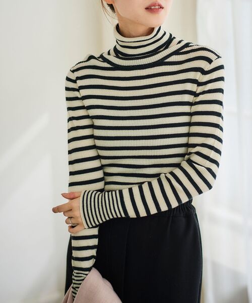 le.coeur blanc（ルクールブラン）の「リブタートルニット（ニット/セーター・レディース・オフホワイト/ホワイト系その他/ベージュ系その他3/グレイッシュベージュ/ブラック系その他/ブラック・38）」の3枚目の写真