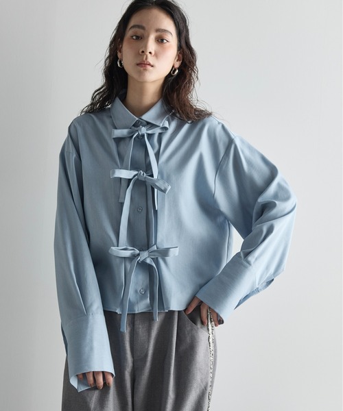 THE YOn(ザヨン)の「リボンデザインタッククロップドシャツ(シャツ/ブラウス・レディース・サックスブルー/ライム/グレー/オフホワイト・FREE)」の7枚目の写真