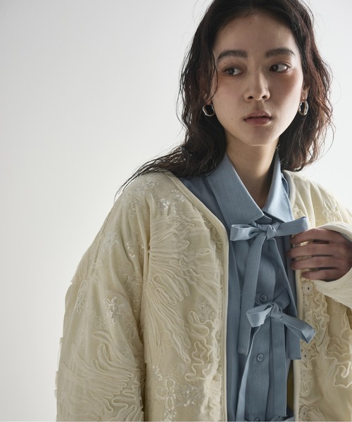 THE YOn(ザヨン)の「リボンデザインタッククロップドシャツ(シャツ/ブラウス・レディース・サックスブルー/ライム/グレー/オフホワイト・FREE)」の18枚目の写真