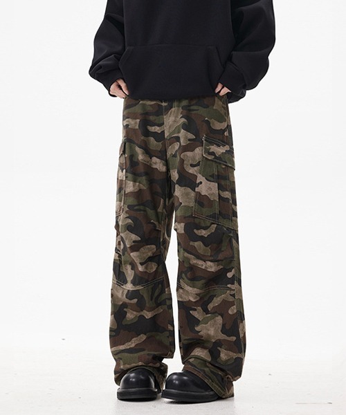 ワイドシルエットカモフラージュ柄カーゴパンツ（カーゴパンツ