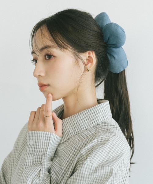 VANNIE U(ヴァニーユー)の「パデッドフラワービッグシュシュ(シュシュ・レディース・シルバー/ブルー/ブラック・FREE)」の15枚目の写真