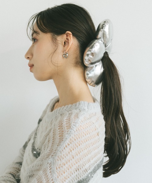 VANNIE U(ヴァニーユー)の「パデッドフラワービッグシュシュ(シュシュ・レディース・シルバー/ブルー/ブラック・FREE)」の22枚目の写真