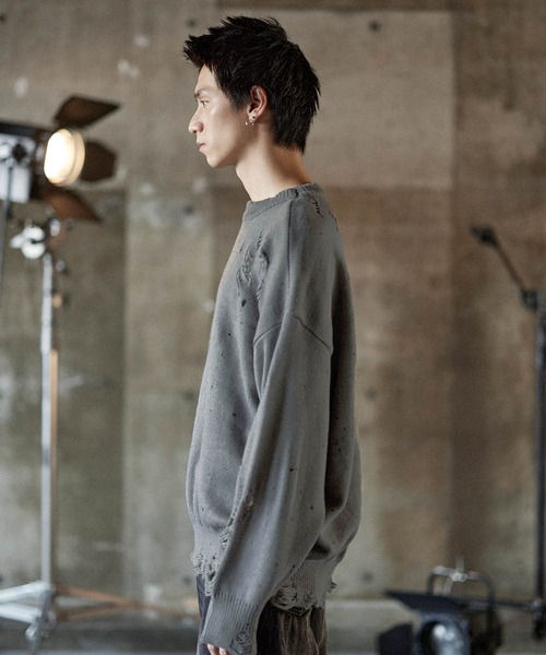 ASTRONOMY(アストロノミー)の「ダメージ加工クルーネックニット(ニット/セーター・メンズ・ブラック/グレー・XL/M/L)」の12枚目の写真