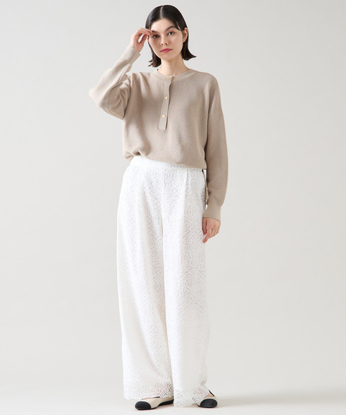 Tiara（ティアラ）の「ヘンリーネック片畦ニット（ニット/セーター・レディース・ブルー/ベージュ/ホワイト×ブラック・FREE）」の5枚目の写真