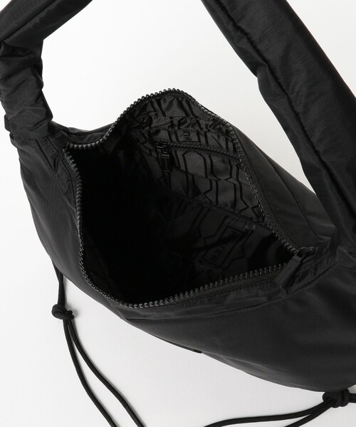 Ray BEAMS（レイビームス）の「【WEB限定】HUNTER / トラベル ホーボー シリング（トートバッグ・レディース・ライトブルー/ブラック/シルバー・ONE SIZE）」の7枚目の写真