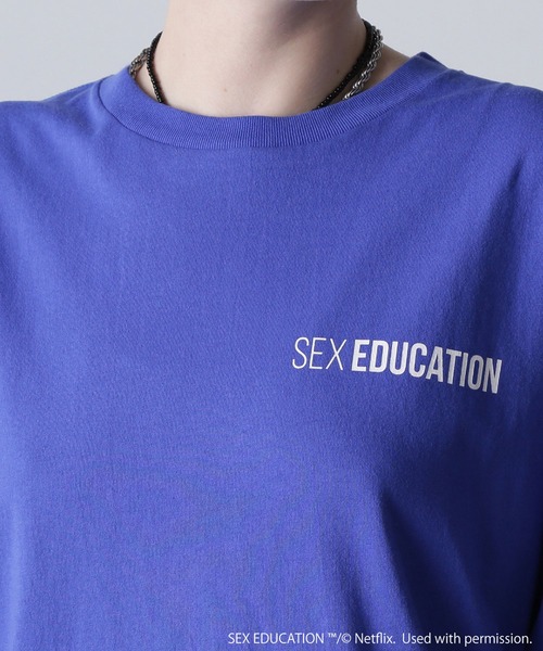 ROSE BUD(ローズバッド)の「Netflix Series ‘SEX EDUCATION’ × ROSE BUD/PHOTO BACK PRINT TEE(Tシャツ/カットソー・レディース・ホワイト/ブルー/ブラック・ONE SIZE)」の19枚目の写真