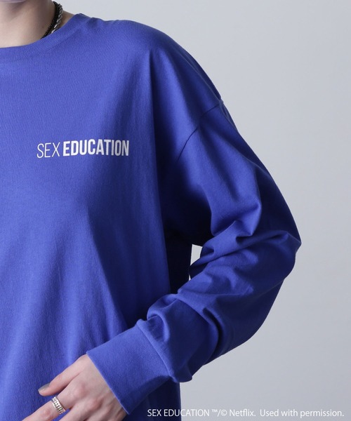 ROSE BUD(ローズバッド)の「Netflix Series ‘SEX EDUCATION’ × ROSE BUD/PHOTO BACK PRINT TEE(Tシャツ/カットソー・レディース・ホワイト/ブルー/ブラック・ONE SIZE)」の21枚目の写真