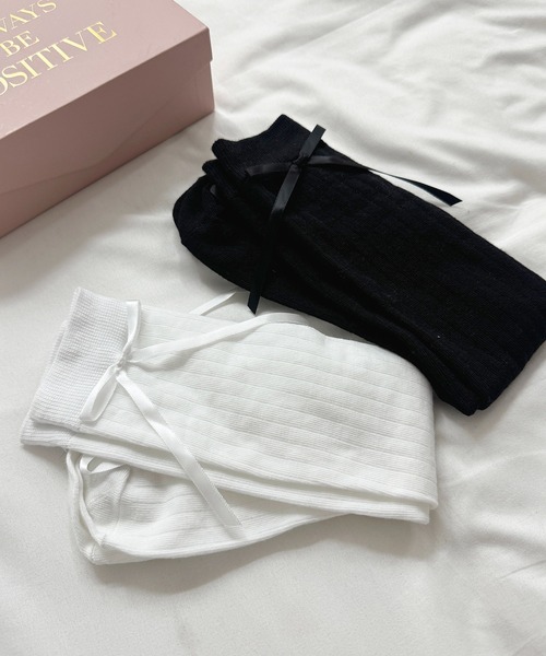 apres jour（アプレジュール）の「【apres jour×ARIAZ】リボン付きハイソックス（ソックス/靴下・レディース・オフホワイト/ブラック・FREE）」の7枚目の写真