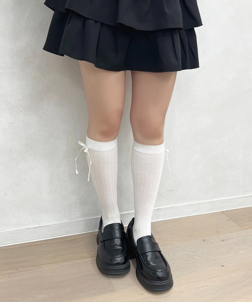 apres jour（アプレジュール）の「【apres jour×ARIAZ】リボン付きハイソックス（ソックス/靴下・レディース・オフホワイト/ブラック・FREE）」の3枚目の写真