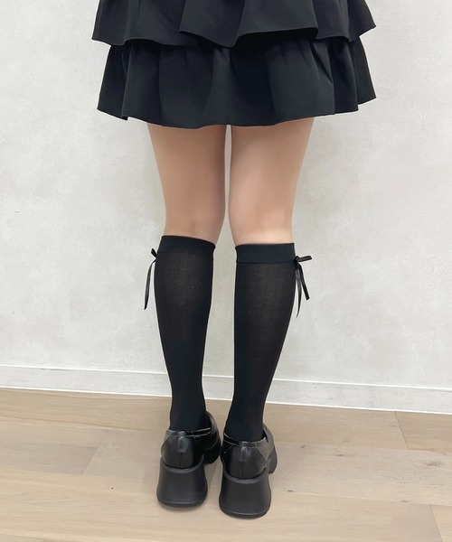 apres jour（アプレジュール）の「【apres jour×ARIAZ】リボン付きハイソックス（ソックス/靴下・レディース・オフホワイト/ブラック・FREE）」の5枚目の写真