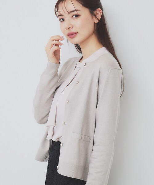 index(インデックス)の「《5color》ポケットデザイン付きクルーネックカーディガン【洗濯機洗い可】(カーディガン/ボレロ・レディース・チャコール/オレンジ系/オフホワイト/ネイビー/ナチュラル・36/42/38/40)」の1枚目の写真