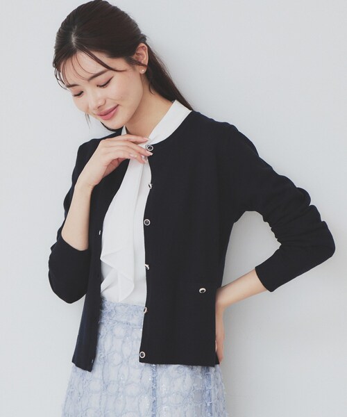 index(インデックス)の「《5color》ポケットデザイン付きクルーネックカーディガン【洗濯機洗い可】(カーディガン/ボレロ・レディース・チャコール/オレンジ系/オフホワイト/ネイビー/ナチュラル・36/42/38/40)」の4枚目の写真