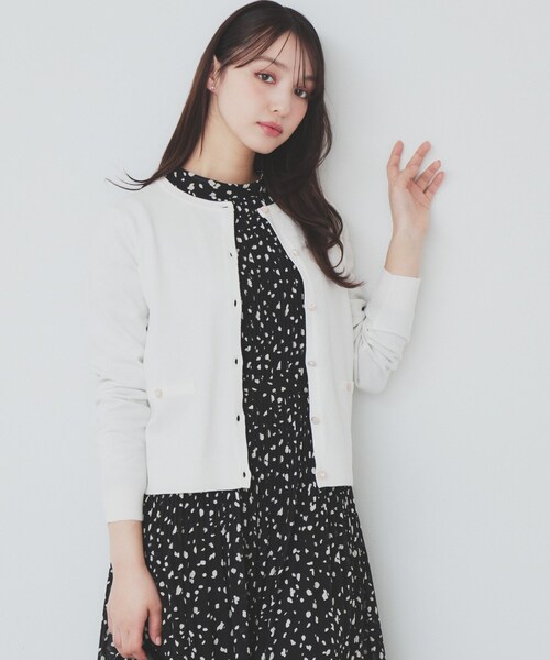 index(インデックス)の「《5color》ポケットデザイン付きクルーネックカーディガン【洗濯機洗い可】(カーディガン/ボレロ・レディース・チャコール/オレンジ系/オフホワイト/ネイビー/ナチュラル・36/42/38/40)」の2枚目の写真