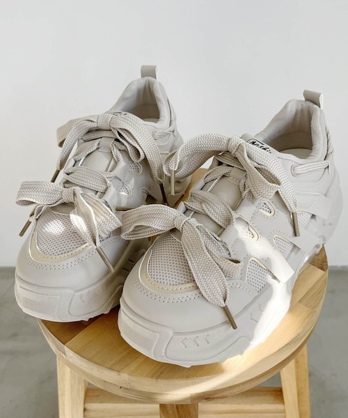 Nana(ナナ)（ナナ）の「ダブルリボンスニーカー（スニーカー・レディース・ホワイト/ブラック/グレー・22.5㎝/23㎝/23.5㎝/24㎝）」の3枚目の写真