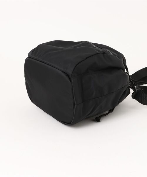 NEW ERA（ニューエラ）の「【NEW ERA】2WAY ドローストリング ポーチ 3L ナイロンツイル [SSL]（ショルダーバッグ・レディース・ブラック・F）」の2枚目の写真