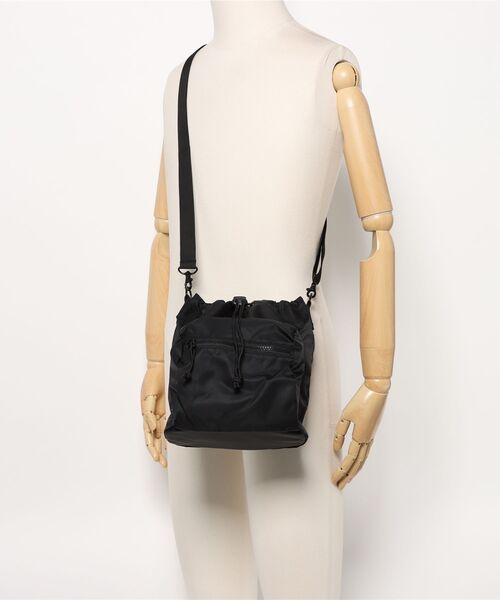 NEW ERA（ニューエラ）の「【NEW ERA】2WAY ドローストリング ポーチ 3L ナイロンツイル [SSL]（ショルダーバッグ・レディース・ブラック・F）」の5枚目の写真