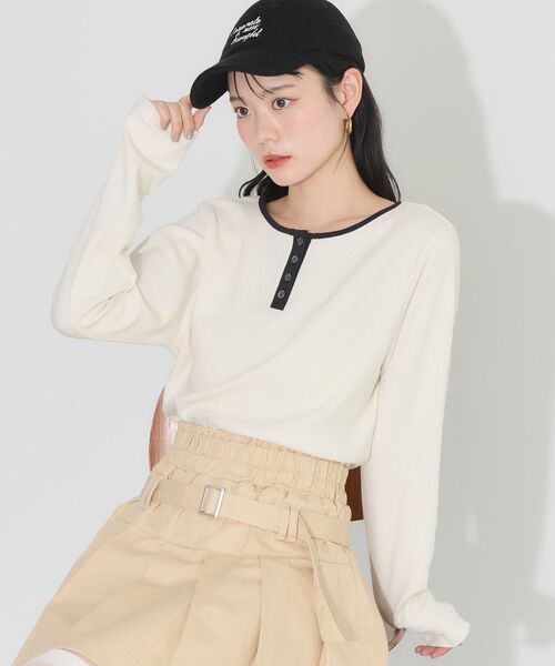 earth music&ecology（アースミュージックアンドエコロジー）の「2WAY釦リブプルオーバー（Tシャツ/カットソー・レディース・オフホワイト/アイボリー/ブラック/ネイビー・S/M）」の5枚目の写真