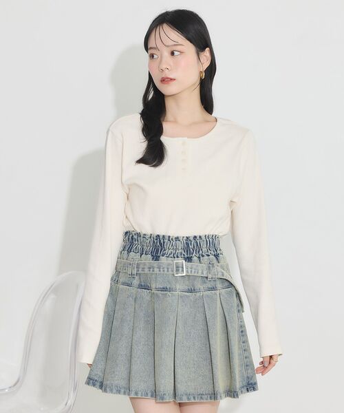 earth music&ecology（アースミュージックアンドエコロジー）の「2WAY釦リブプルオーバー（Tシャツ/カットソー・レディース・オフホワイト/アイボリー/ブラック/ネイビー・S/M）」の6枚目の写真