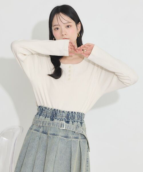 earth music&ecology（アースミュージックアンドエコロジー）の「2WAY釦リブプルオーバー（Tシャツ/カットソー・レディース・オフホワイト/アイボリー/ブラック/ネイビー・S/M）」の8枚目の写真