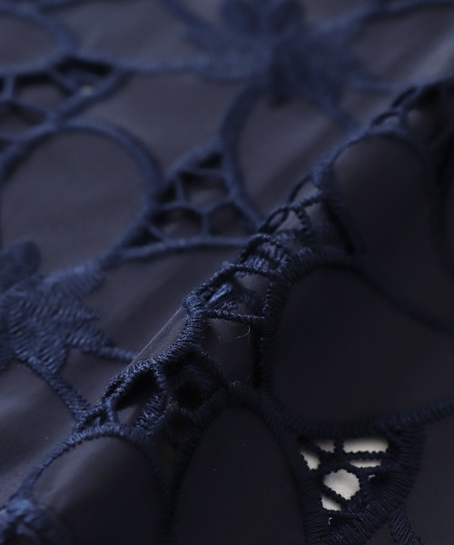 BAUM UND PFERDGARTEN（バウムウンドヘルガーデン）の「BAUM UND PFERDGARTEN / MANUELA Flower Lace(フラワーレースハーフスリーブブラウス 24012)（Tシャツ/カットソー・レディース・ネイビー・36）」の16枚目の写真