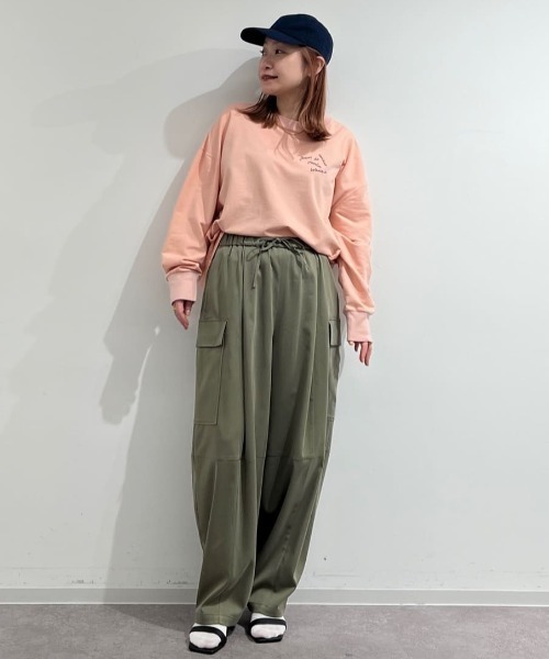 human woman（ヒューマンウーマン）の「【ピンク/WEB限定カラー】◆ミニ裏毛ロゴトレーナー（Tシャツ/カットソー・レディース・ピンク/ホワイト/イエロー/グレー系その他・MEDIUM）」の6枚目の写真