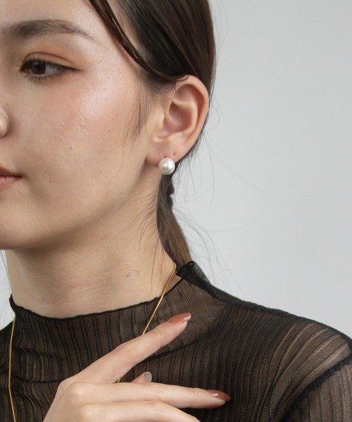 abaskdesign(アバスクデザイン)の「金属アレルギー対応 一粒パールピアス 10mm(ピアス(両耳用)・レディース・ゴールド・FREE)」の2枚目の写真