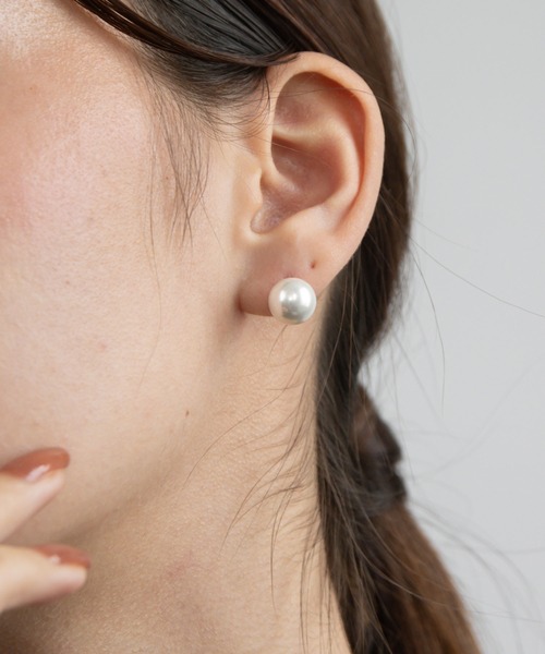 abaskdesign(アバスクデザイン)の「金属アレルギー対応 一粒パールピアス 10mm(ピアス(両耳用)・レディース・ゴールド・FREE)」の5枚目の写真