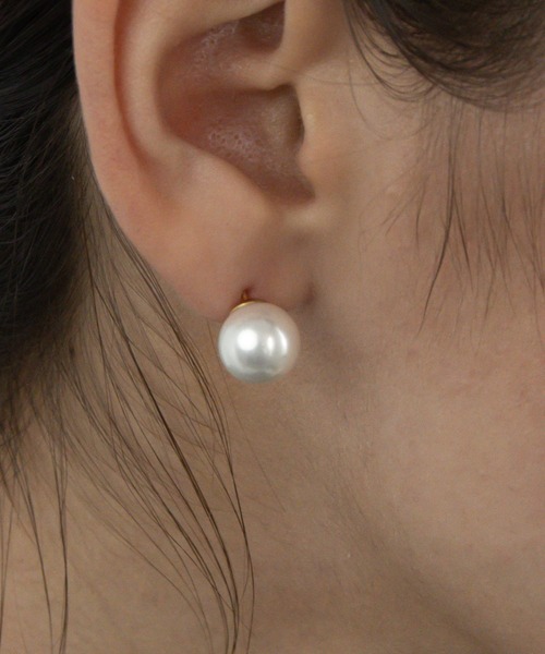 abaskdesign(アバスクデザイン)の「金属アレルギー対応 一粒パールピアス 10mm(ピアス(両耳用)・レディース・ゴールド・FREE)」の6枚目の写真