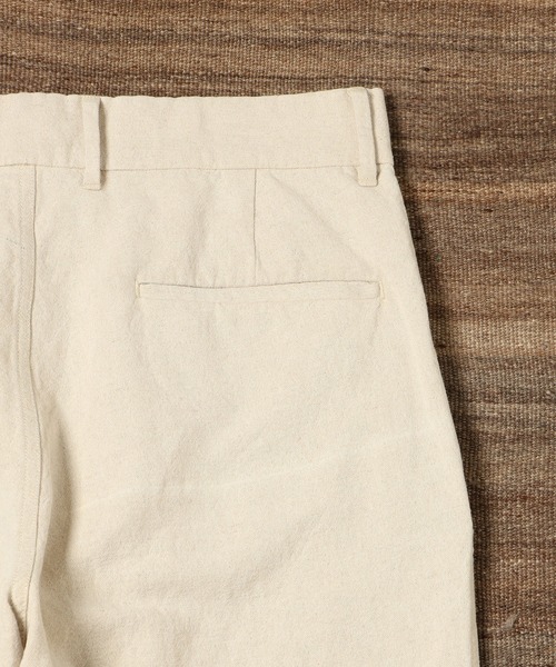 ADAM ET ROPE'（アダムエロペ）の「【WILD LIFE TAILOR】コットンリネン オックス カットオフパンツ / セットアップ対応（スラックス・メンズ・ブラック/キナリ・L/M）」の7枚目の写真