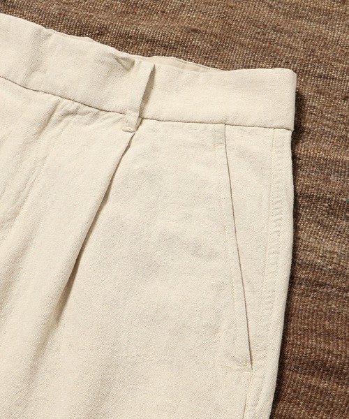 ADAM ET ROPE'（アダムエロペ）の「【WILD LIFE TAILOR】コットンリネン オックス カットオフパンツ / セットアップ対応（スラックス・メンズ・ブラック/キナリ・L/M）」の6枚目の写真