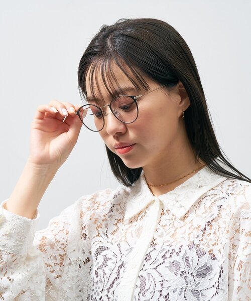 UNITED ARROWS(ユナイテッドアローズ)の「【WEB限定】ボストン型 サングラス|調光サングラス|レンズの色が変わる|彫金|ゴールド|メタル|UVカット|紫外線対策|ユナイテッドアローズ|Zoff|UNITED ARROWS(サングラス・レディース・ブラウン系その他/ブラック系その他6・FREE)」の17枚目の写真