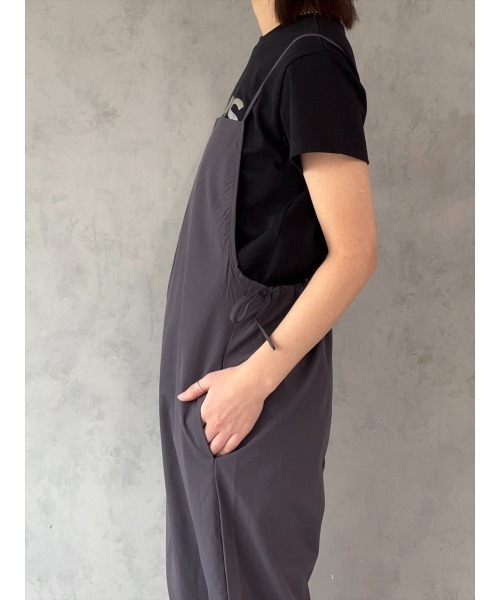 Day and Grade(デイアンドグレイド)の「【ZOZOTOWN限定アイテム】撥水サロペット(サロペット/オーバーオール・レディース・ブラック/チャコールグレー・FREE)」の12枚目の写真