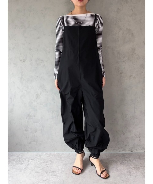 Day and Grade(デイアンドグレイド)の「【ZOZOTOWN限定アイテム】撥水サロペット(サロペット/オーバーオール・レディース・ブラック/チャコールグレー・FREE)」の3枚目の写真